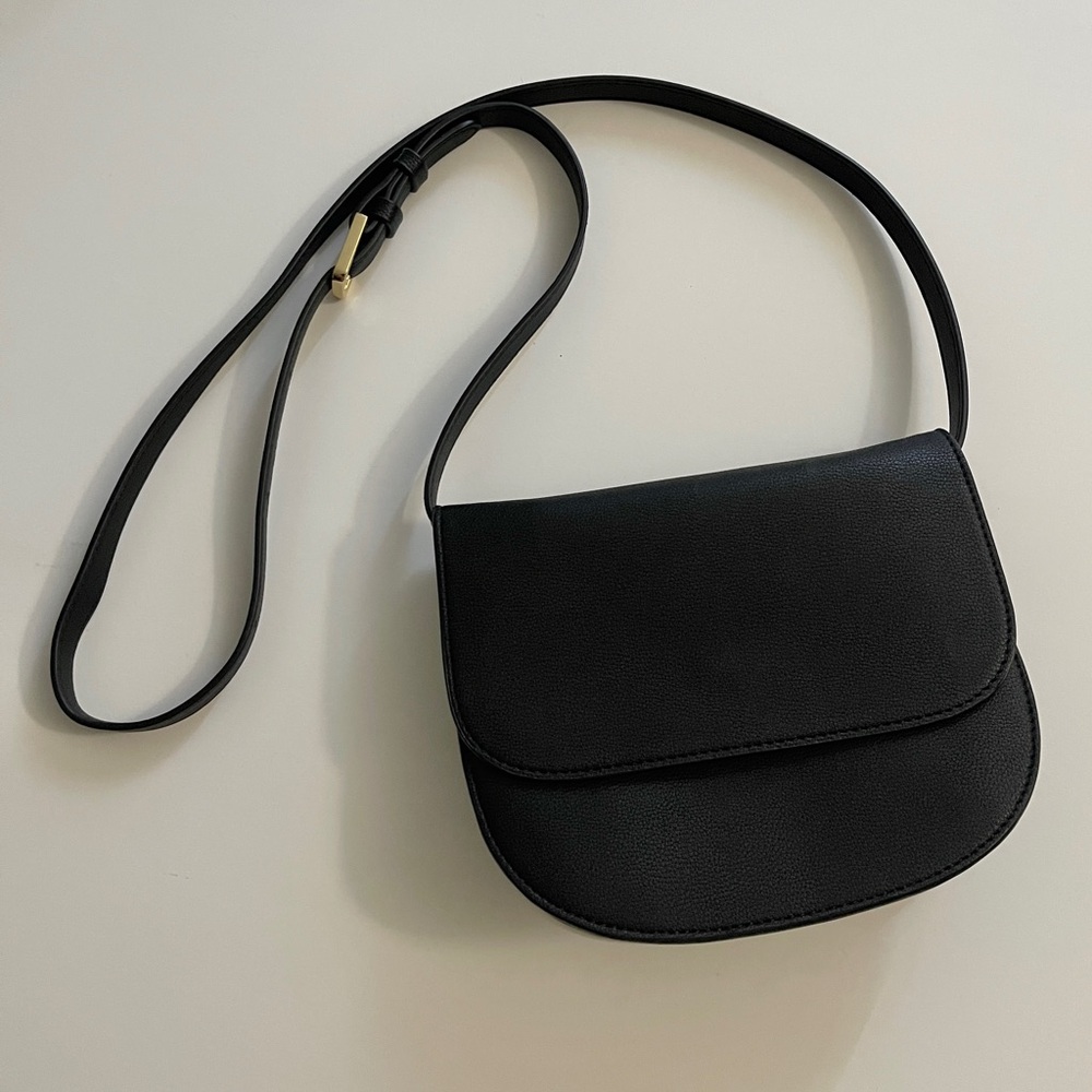 Quince Vegan Saddle Bag crossbody